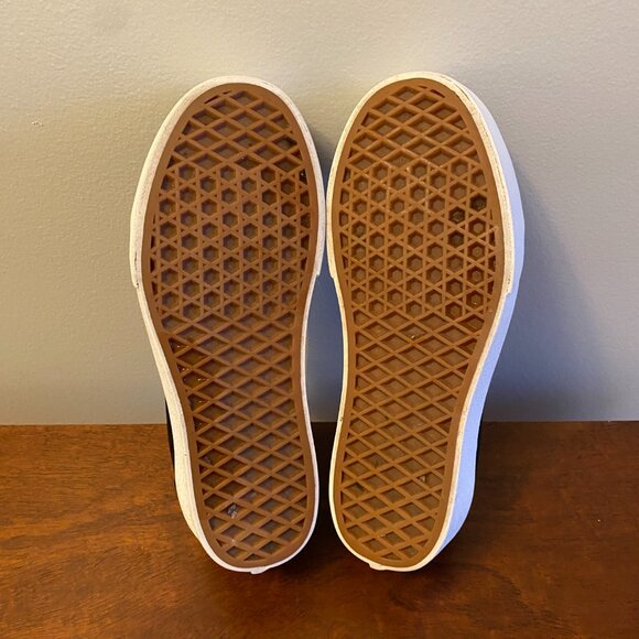 Vans Old Skool Black and White Women's Sneakers - Picture 5 of 5